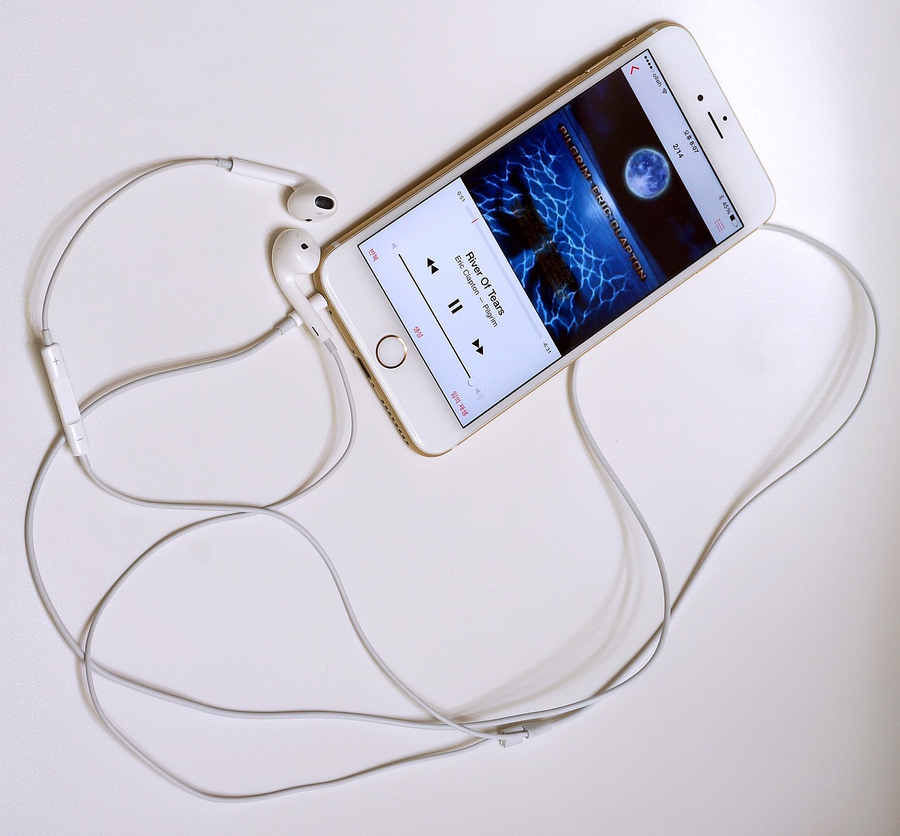iPhone 6 Plus上市价格、市场反响及定位策略分析