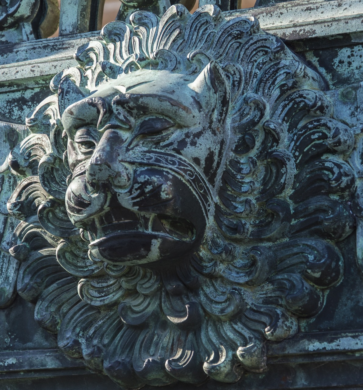 古玩上市，历史珍宝与现代市场的交融