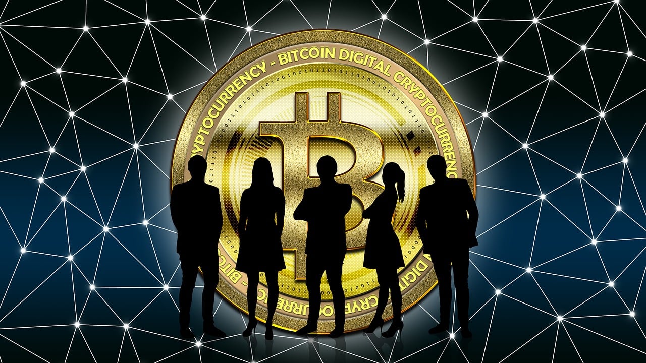 动漫生意，虚拟世界到现实商业的潜力无限