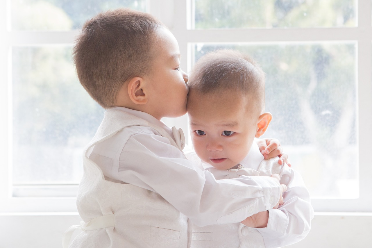 最新哺乳育儿指南，全方位指导新手父母哺育宝宝